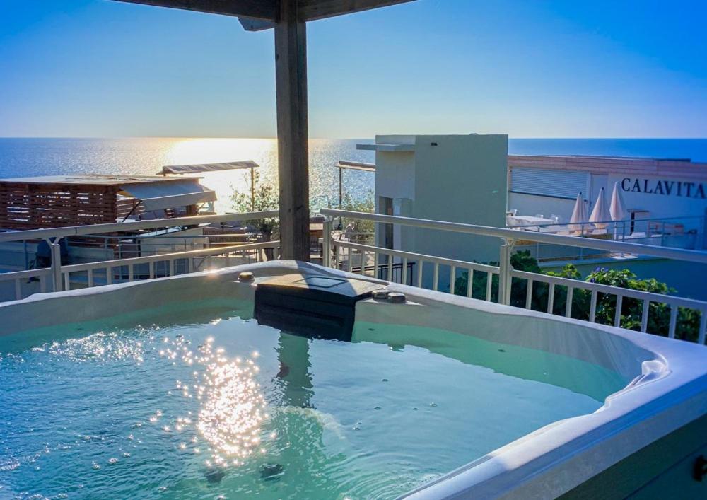 Hotel Calavita Rooftop & Spa San-Martino-di-Lota 外观 照片