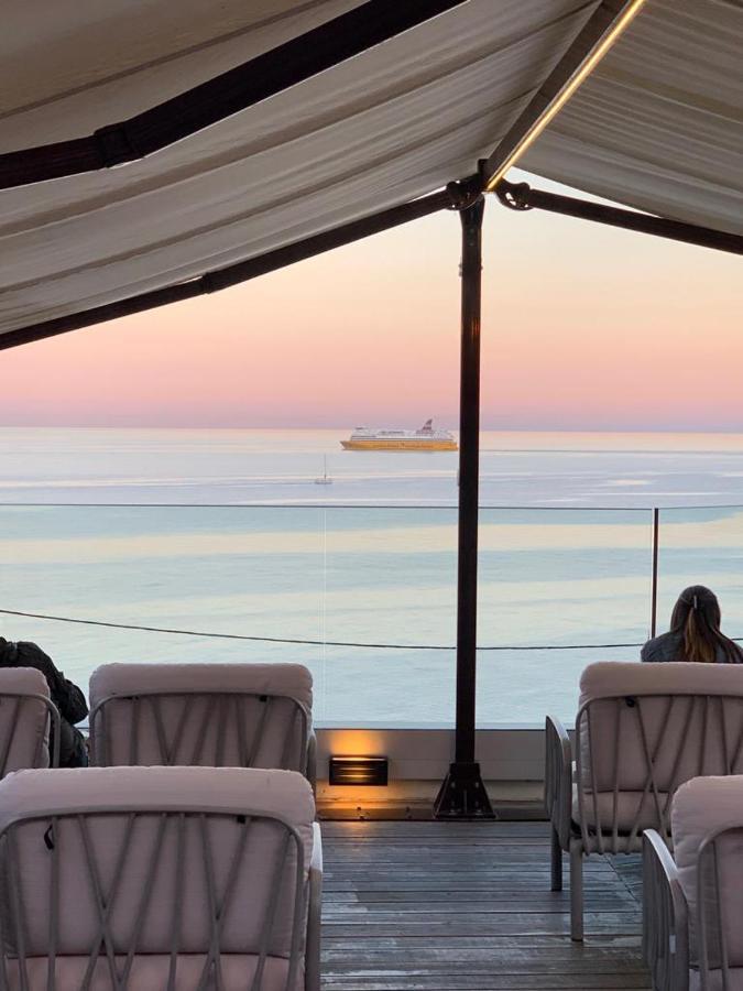 Hotel Calavita Rooftop & Spa San-Martino-di-Lota 外观 照片